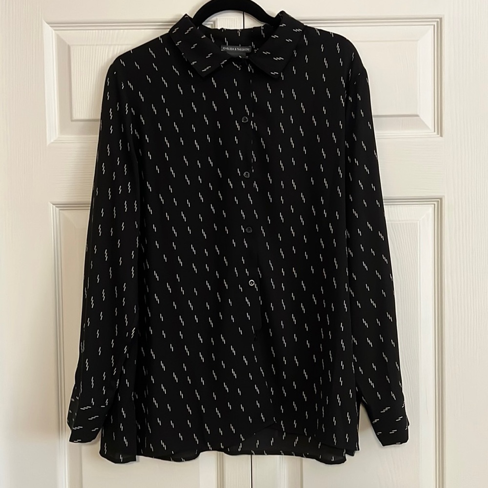Chelsea & Theodore XL black and white button-down blouse. Never worn.